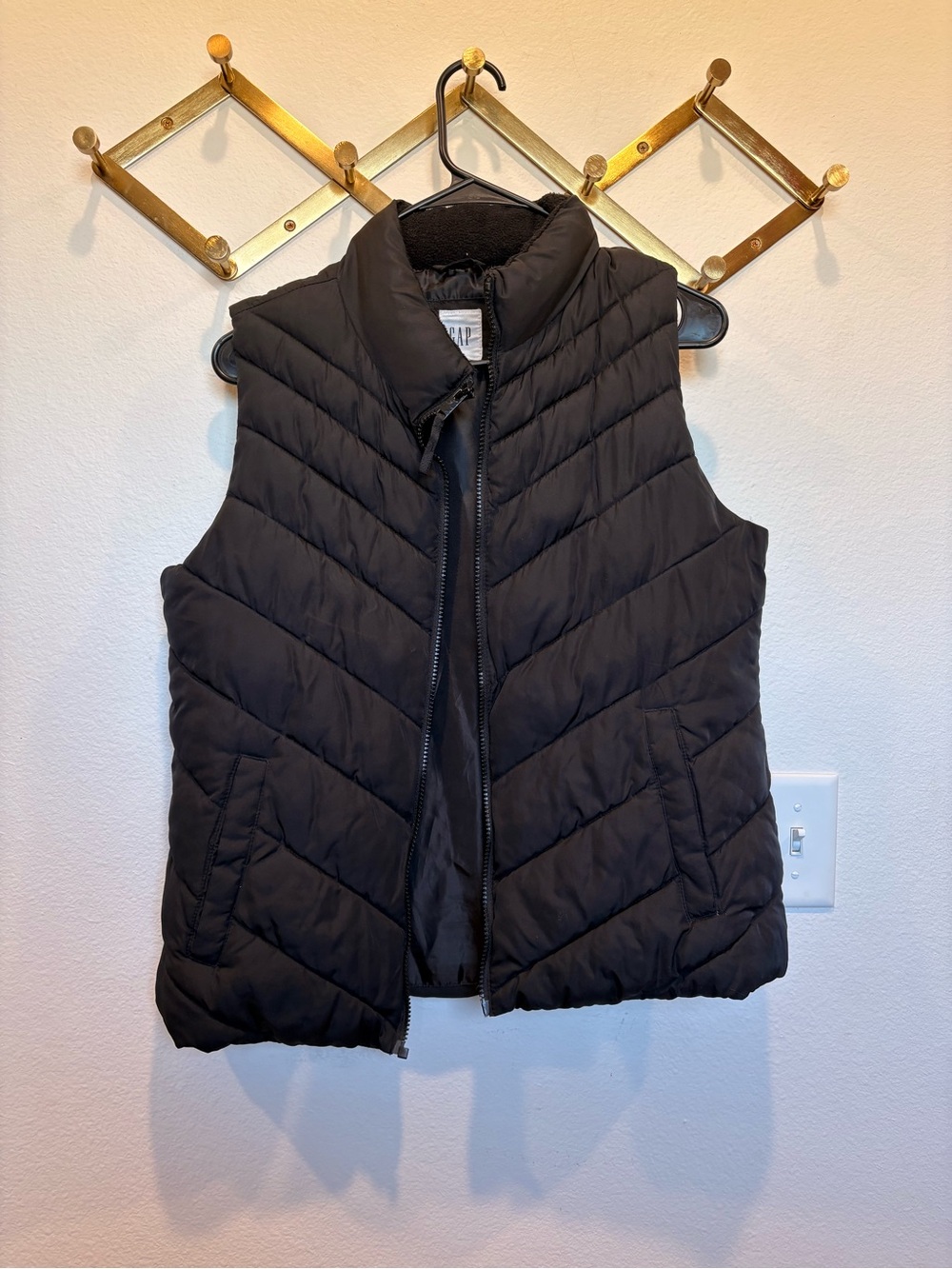 GAP Black Quilted Puffer Vest Women’s Medium | Lightweight Zip Front Cozy Layer